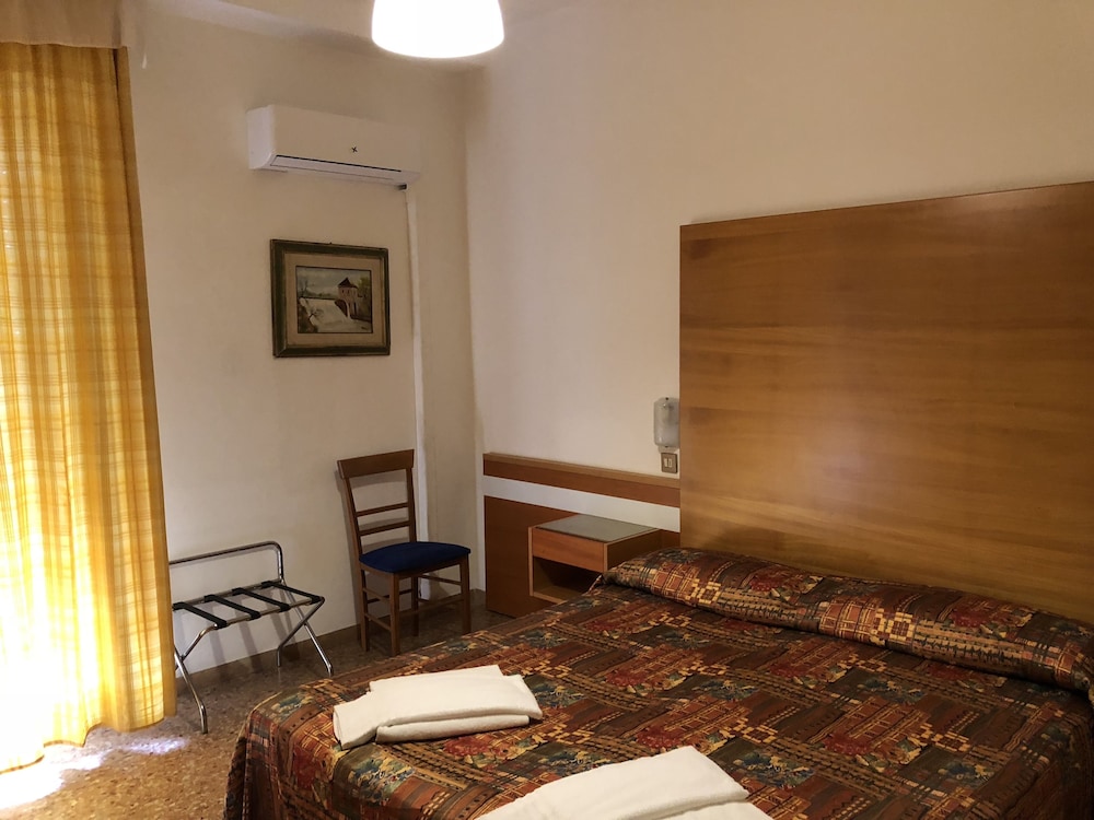 Double or Twin Room photo 3