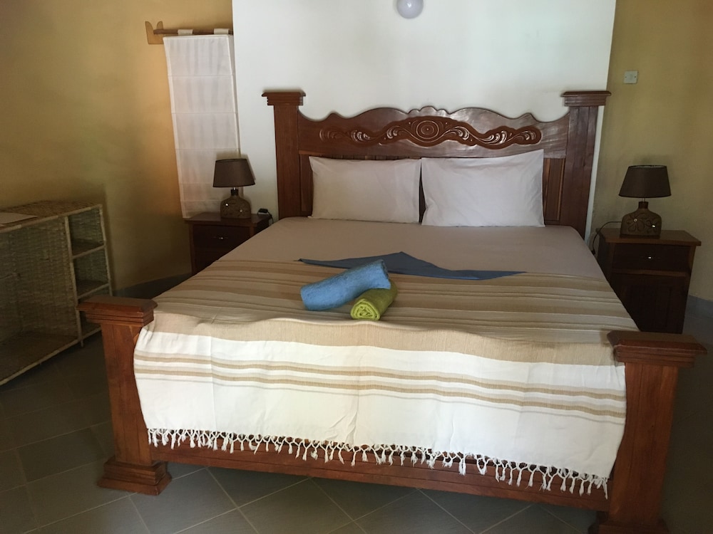 Superior Double Room, 1 King Bed, Pool View photo 3