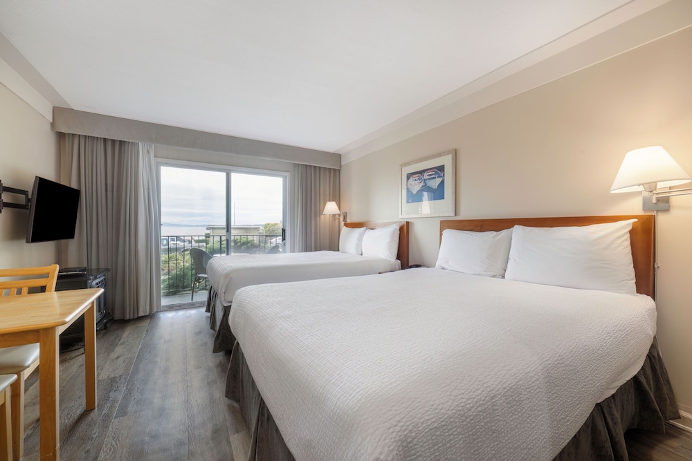 Standard Double Room, 2 Queen Beds, Ocean View, Ground Floor