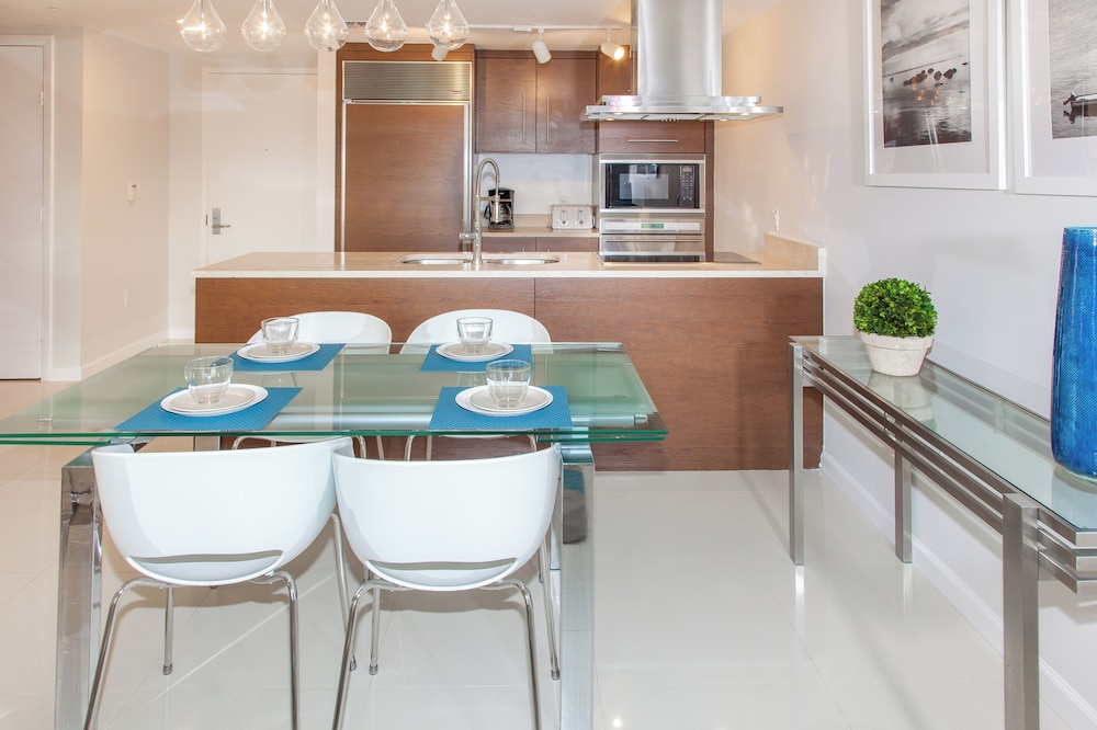 Boutique Apart, 1 King & Sofa Bed, Sauna, River/City Views, Balcony3906