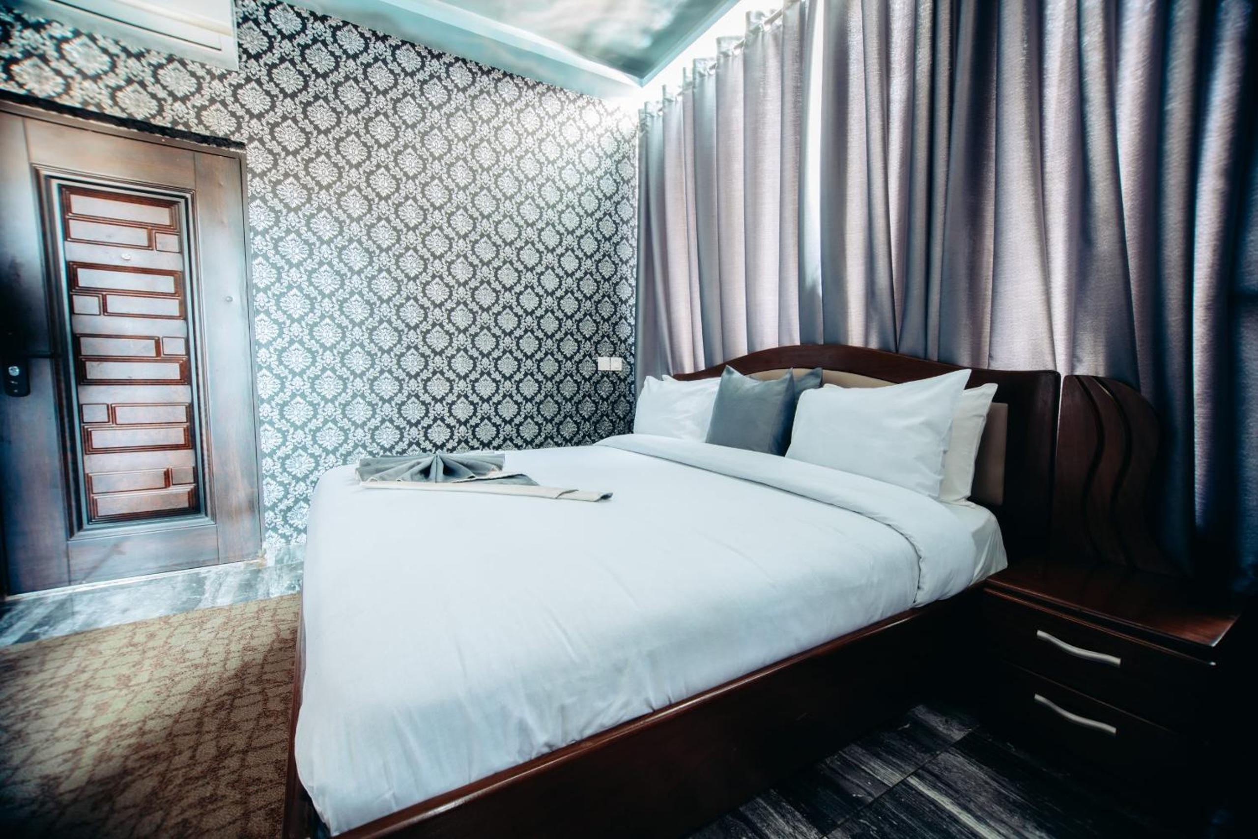 Deluxe Room - Photo 11