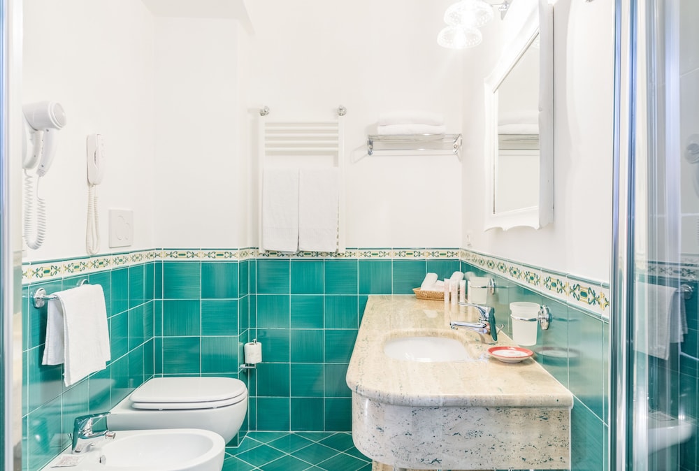 Standard Double or Twin Room, Terrace, Garden View - Photo 9