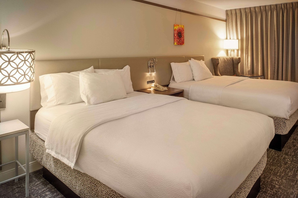 Premium Room, 2 Queen Beds (Drinks-Snacks) - Photo 1