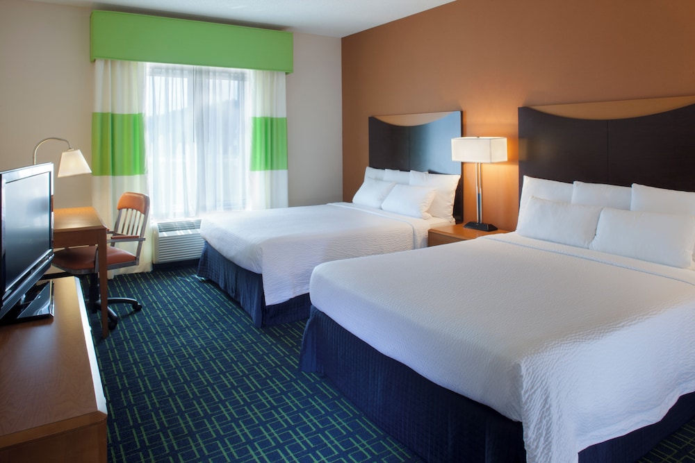 Room, 2 Queen Beds (Mobility/Hearing Accessible, Tub) - Photo 1