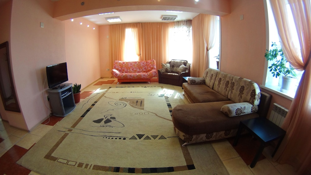 Apartment, 3 Bedrooms (Krasnoarmeyskaya, 81)