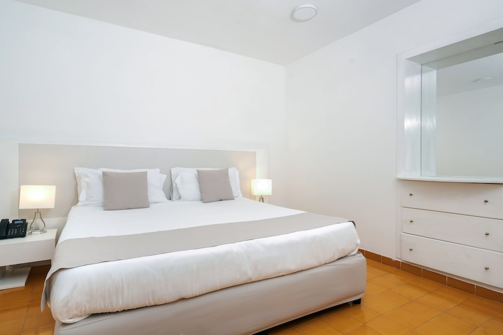 Panoramic Apartment, 2 Bedrooms, Patio, Sea View photo 3