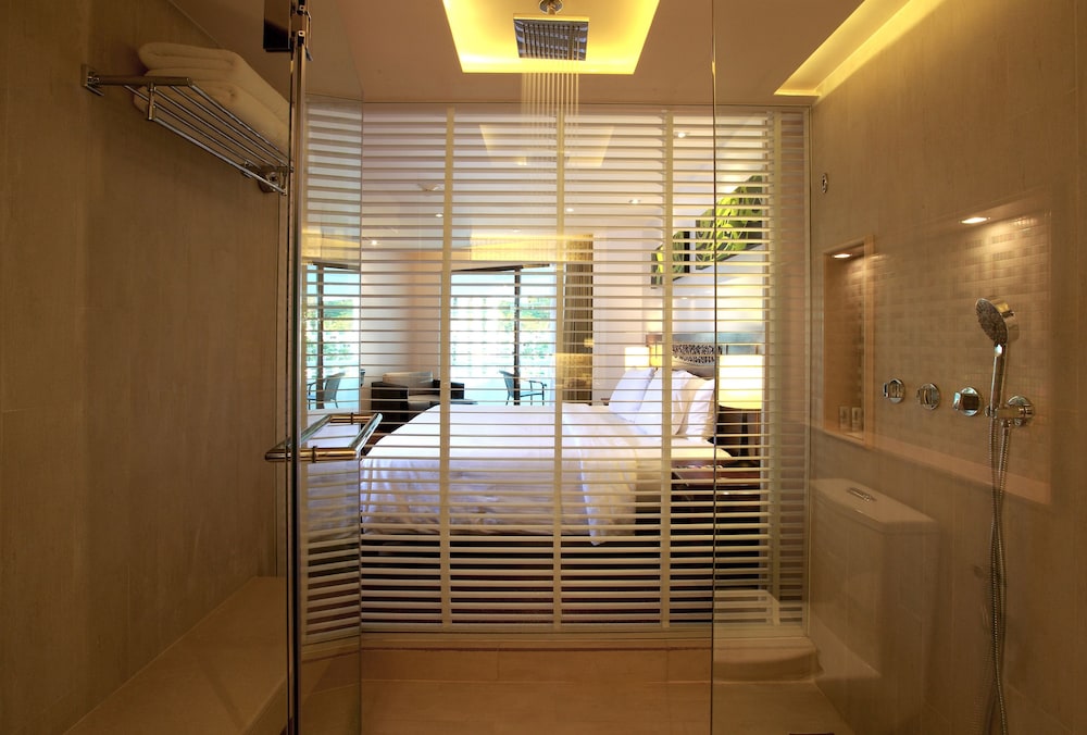 Room, 1 King Bed, Pool View - Photo 8