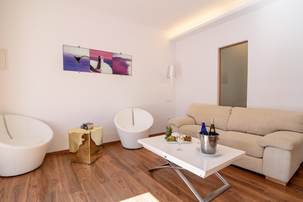 Suite - Photo 6