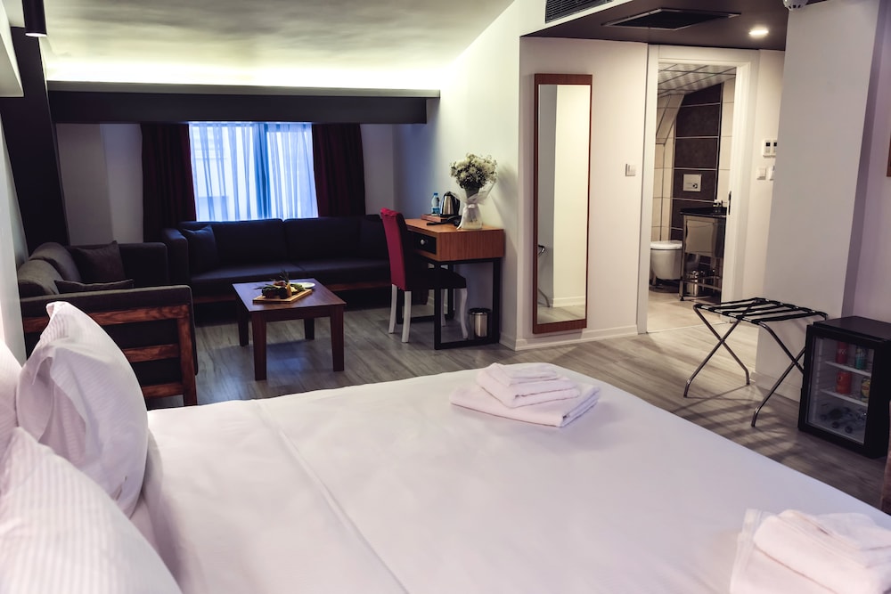 Business Room - Photo 3