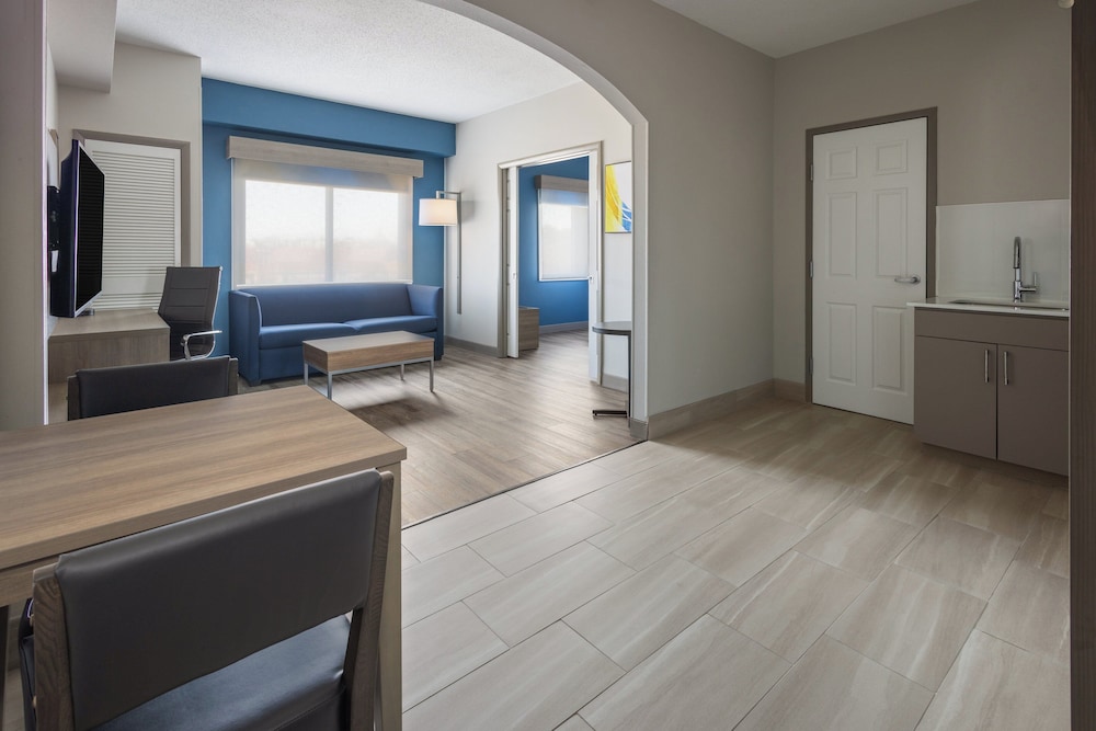 Suite, 1 Bedroom - Photo 6