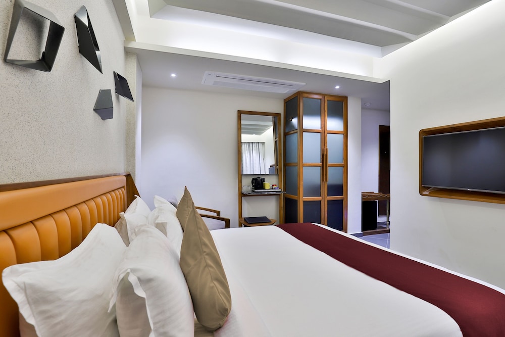 Deluxe Room - Photo 9