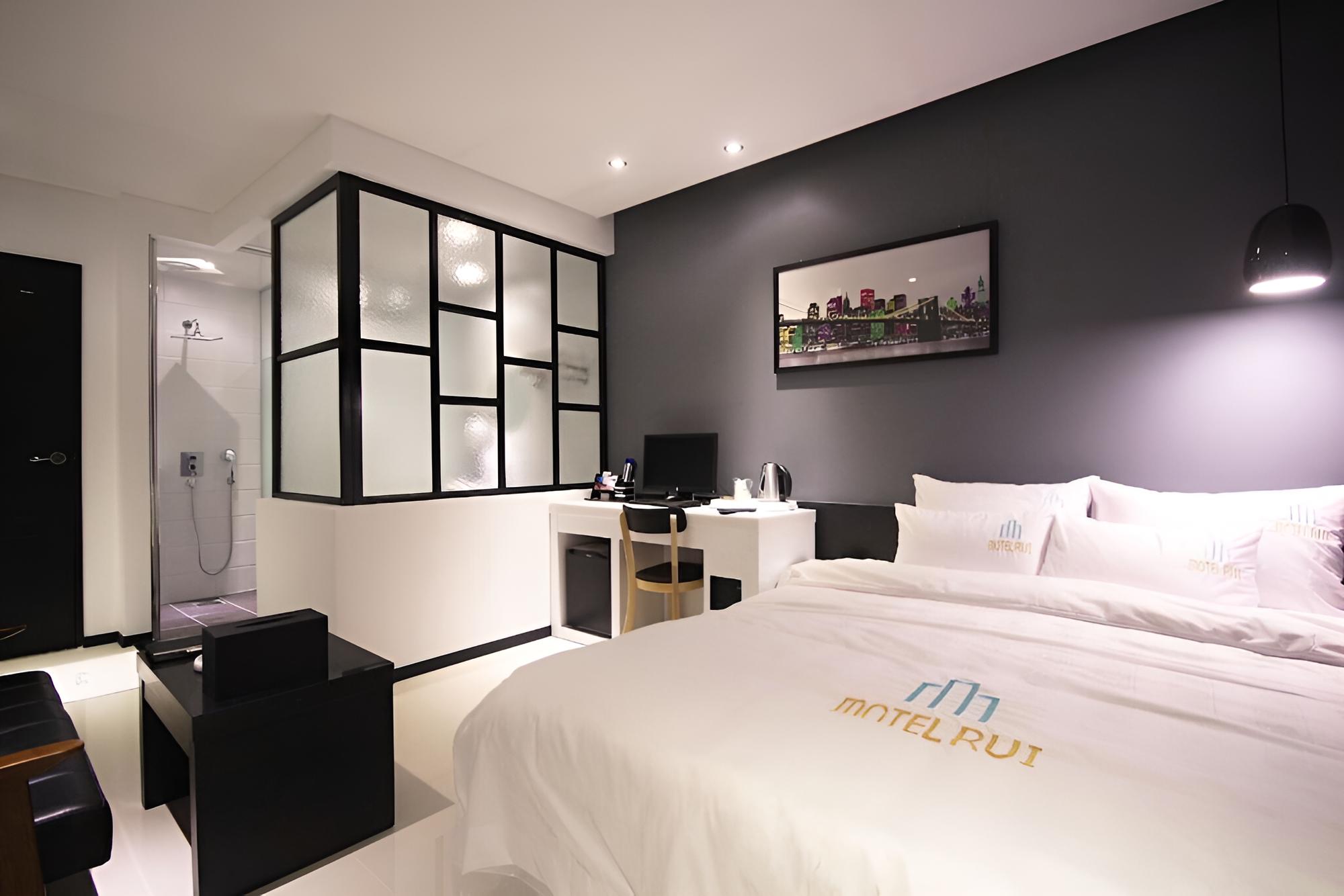 Room (Deluxe) photo 1