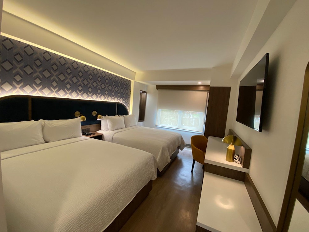 Standard Room, 2 Queen Beds, City View photo 1