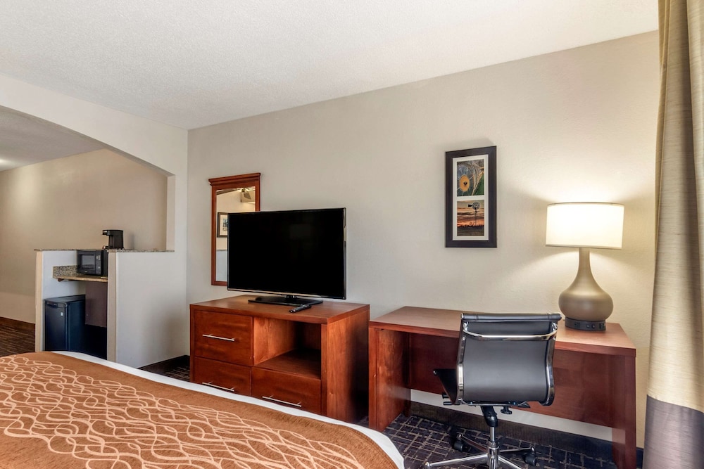 Suite, 1 King Bed, Non Smoking, Hot Tub - Photo 5