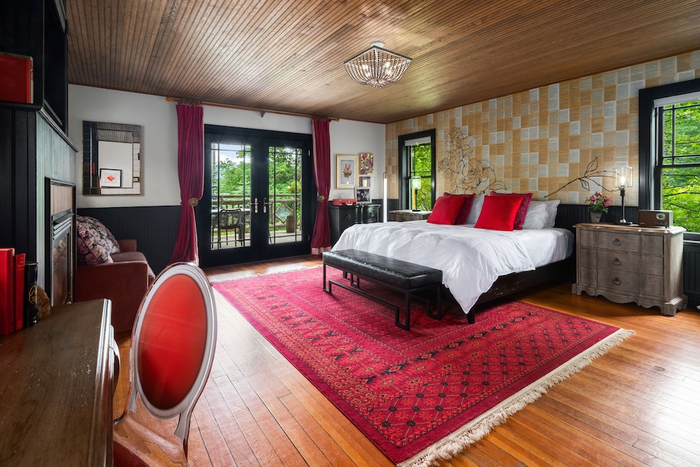 Cabin, Ensuite (Private Cabin w/ Pullout)  - This unit is not pet friendly photo 1