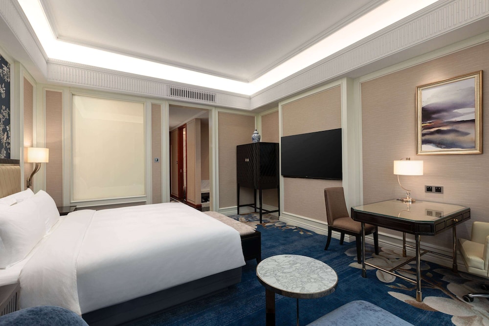 Deluxe Room, 1 King Bed