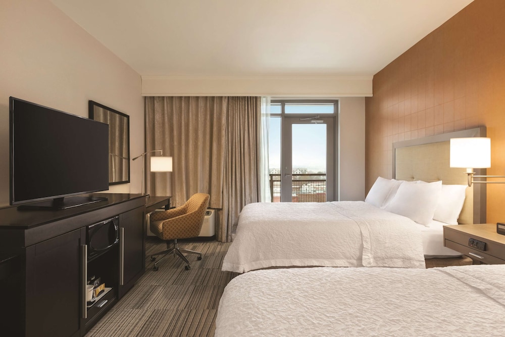 Room, 2 Queen Beds, Accessible, Bathtub (Hearing) photo 2