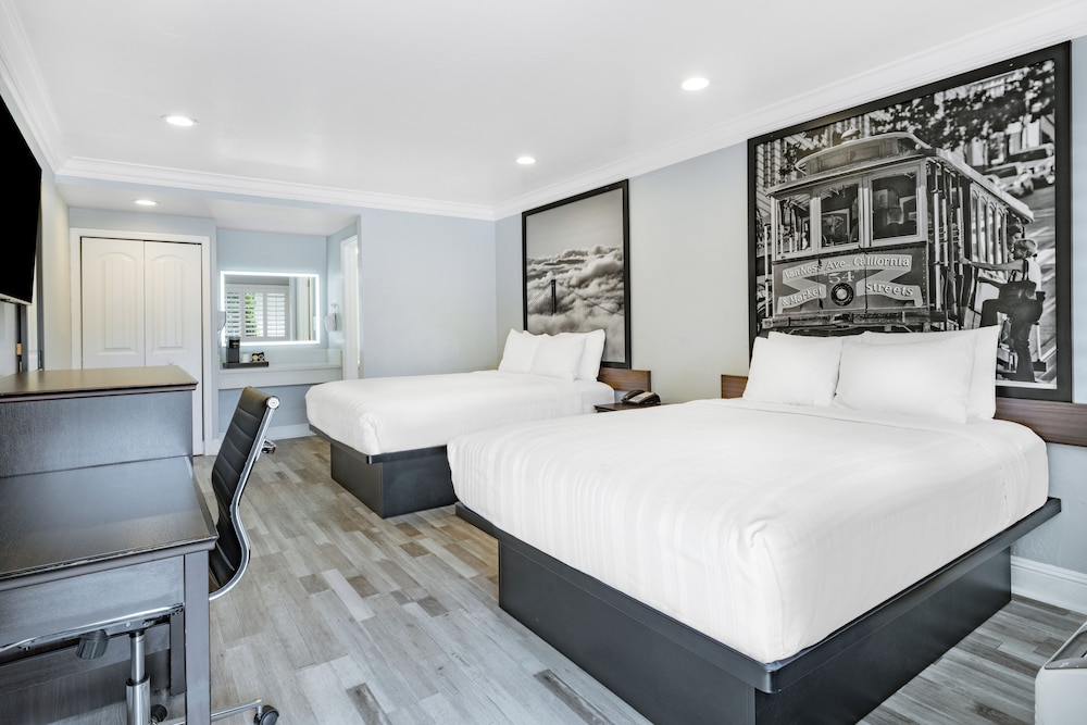 Basic Room, 2 Queen Beds - Photo 1
