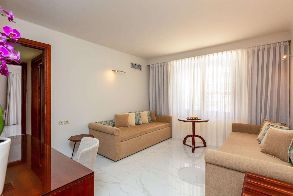 Premium Suite, Jetted Tub (Outdoor-Family) - Photo 9