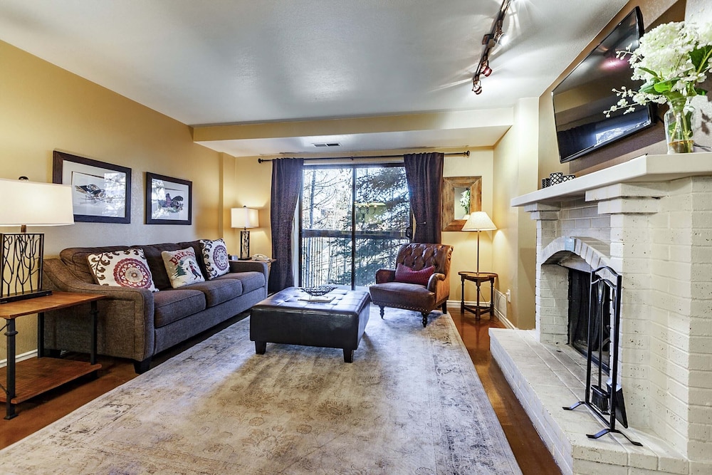 2 Bedroom Condominium - Photo 12