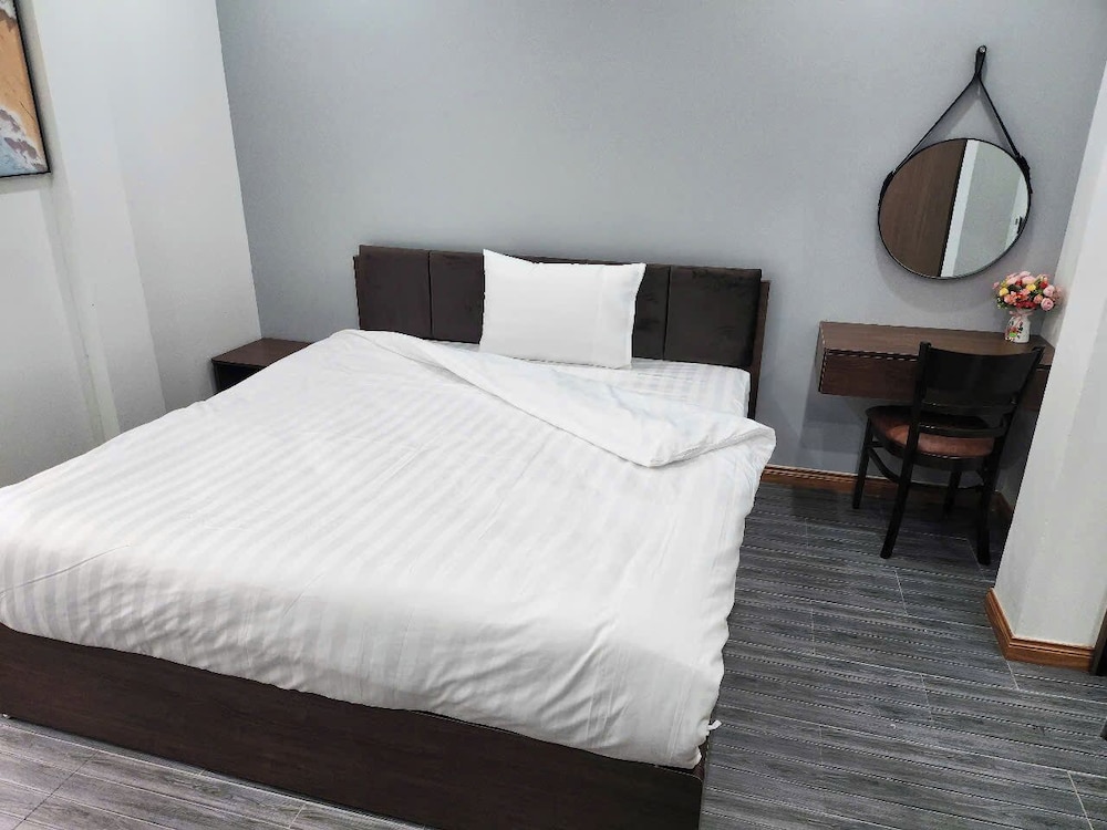 Basic Double Room Single Use, Patio, City View