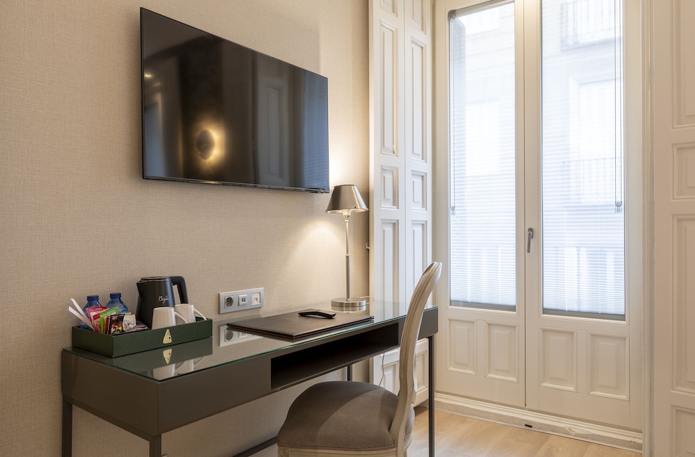 Junior Suite, 2 Twin Beds - Photo 6