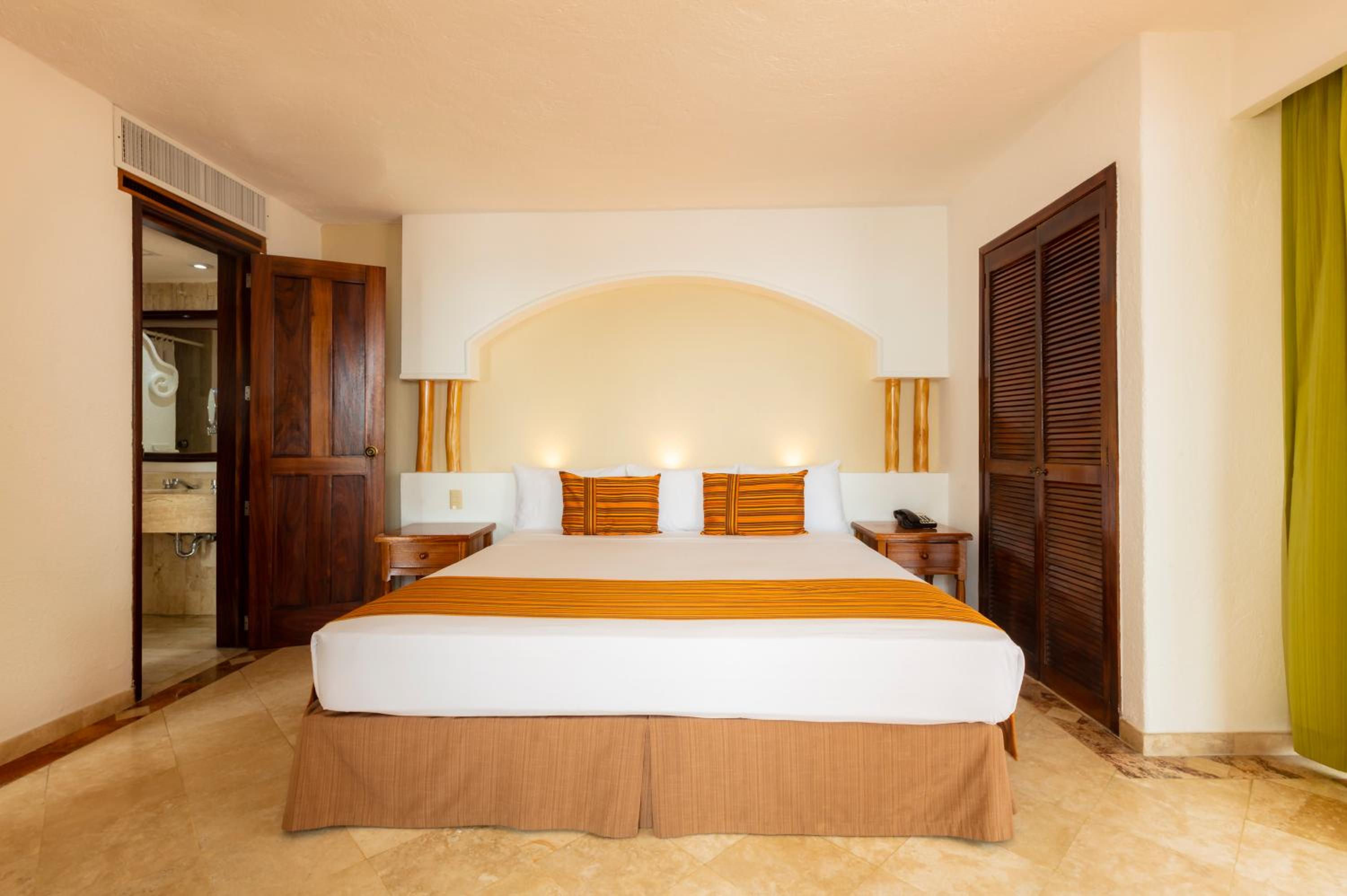 Double Room with Balcony and Sea View - Photo 4