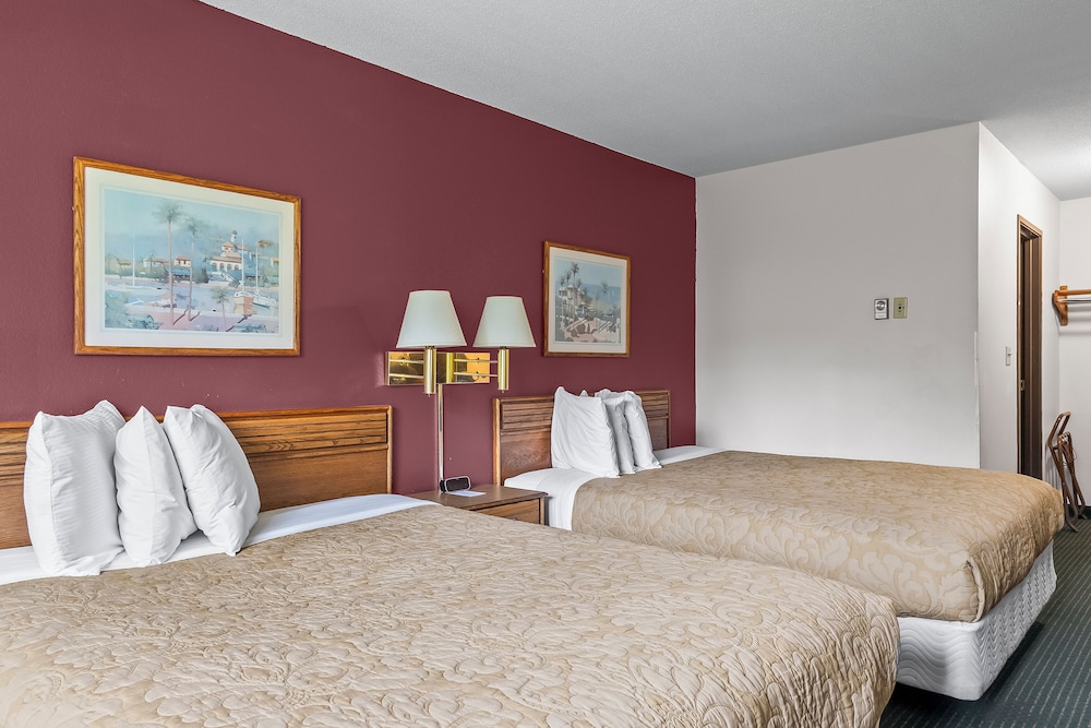 Room, 2 Double Beds, Non Smoking - Photo 4