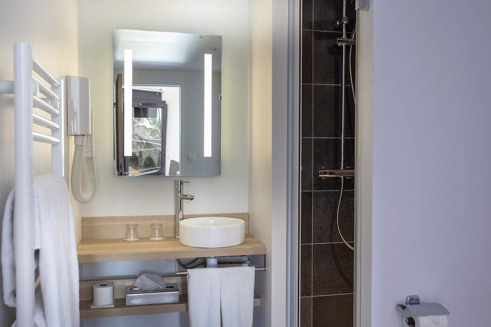 Superior Room, 1 King Bed, River View (Larger Room;Twin bed on request) - Photo 4