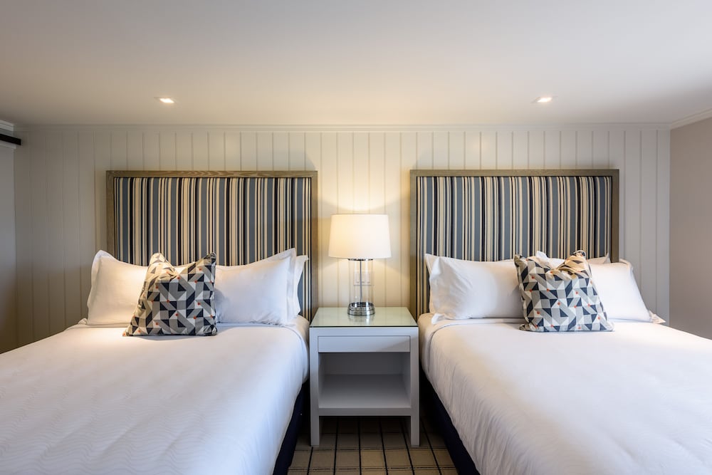 Roxana Room Double Queen Beds with Balcony photo 2