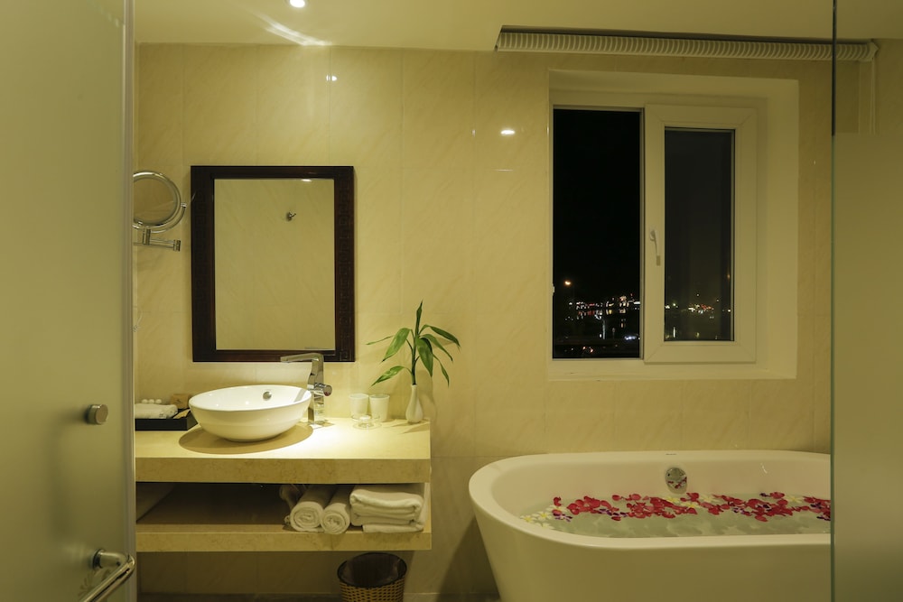 Deluxe Double or Twin Room, Pool View photo 3
