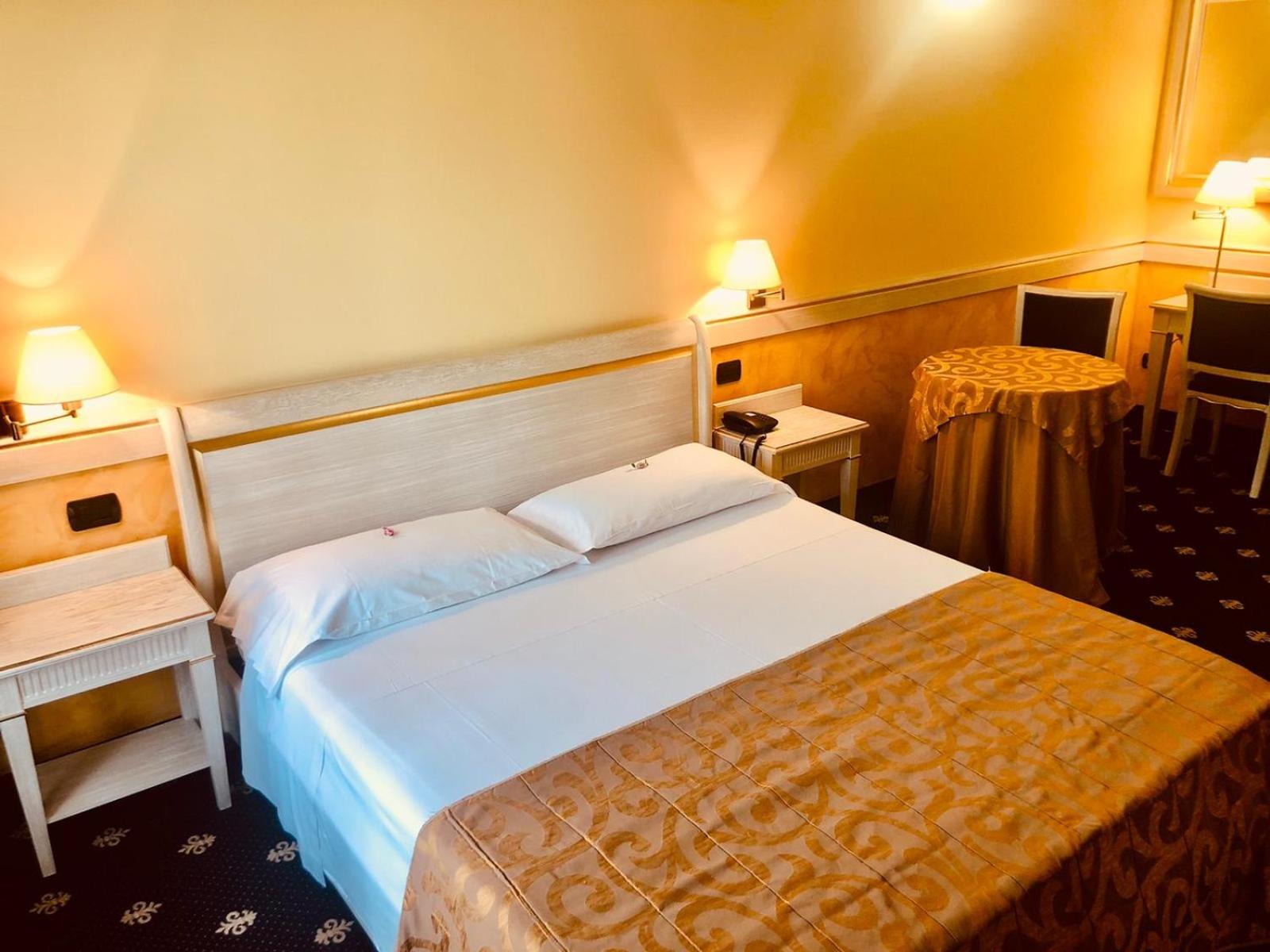 Large Double Room - Photo 20