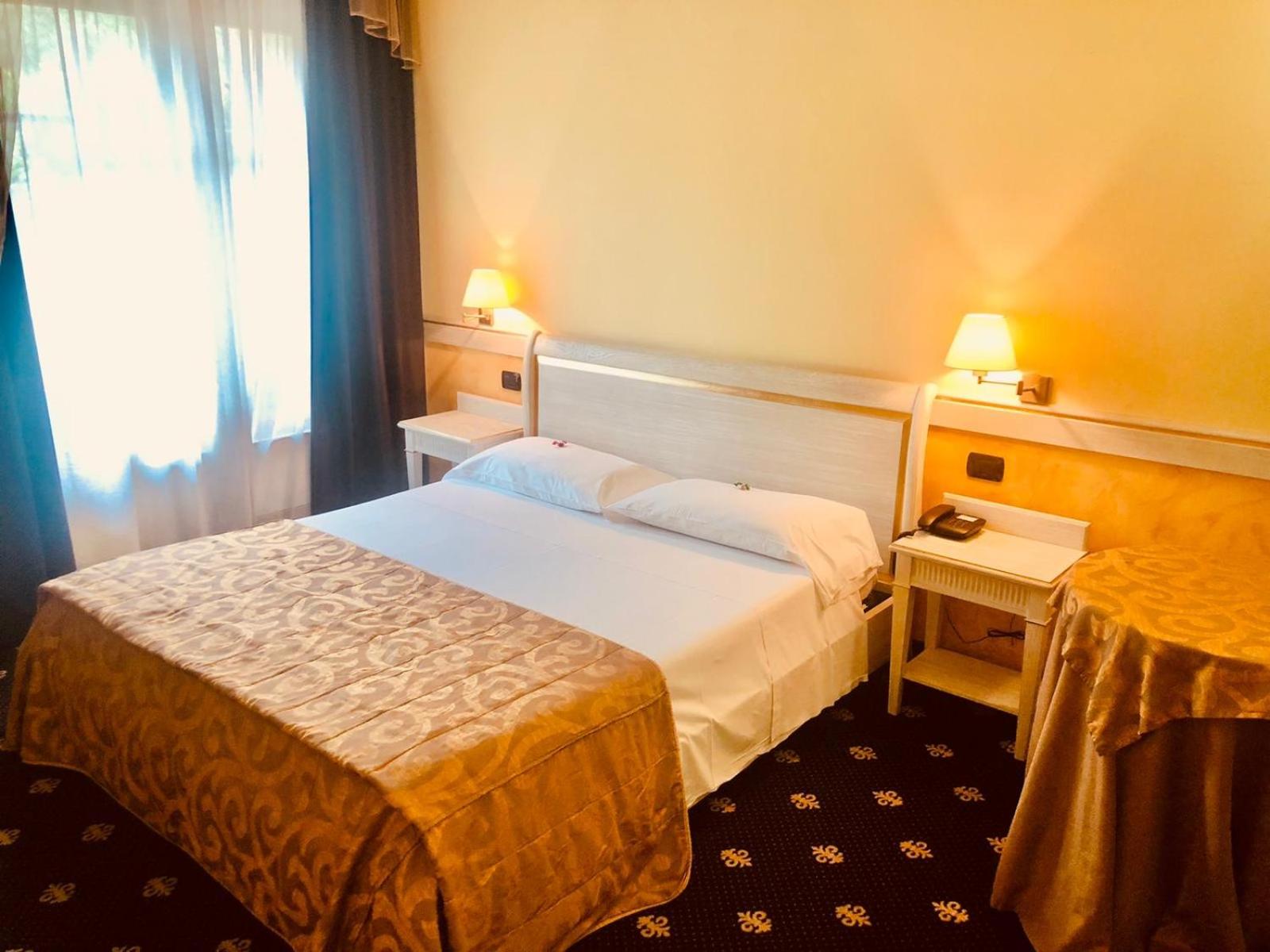 Large Double Room - Photo 19