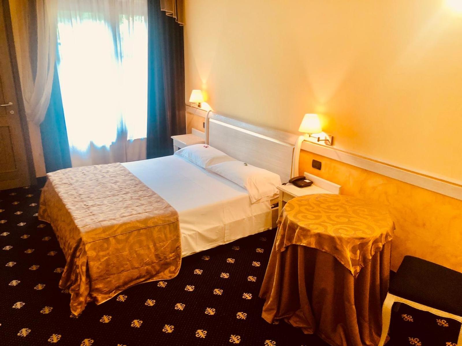 Large Double Room - Photo 26