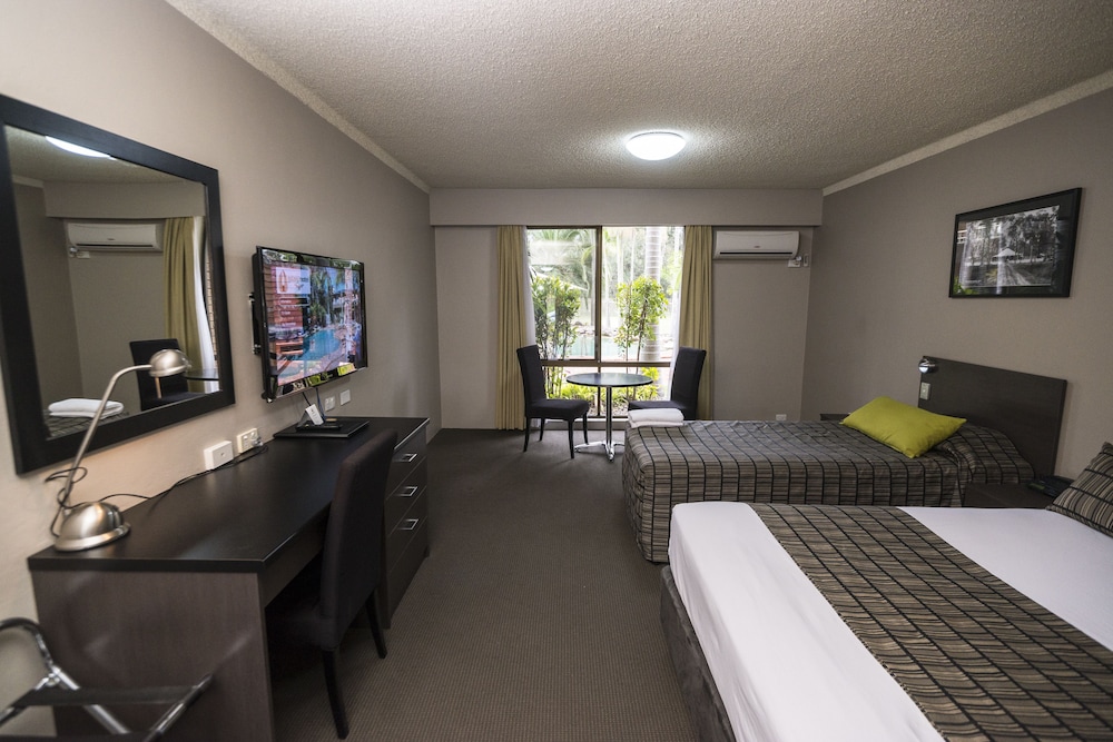 Deluxe Room, 1 Queen Bed - Photo 7