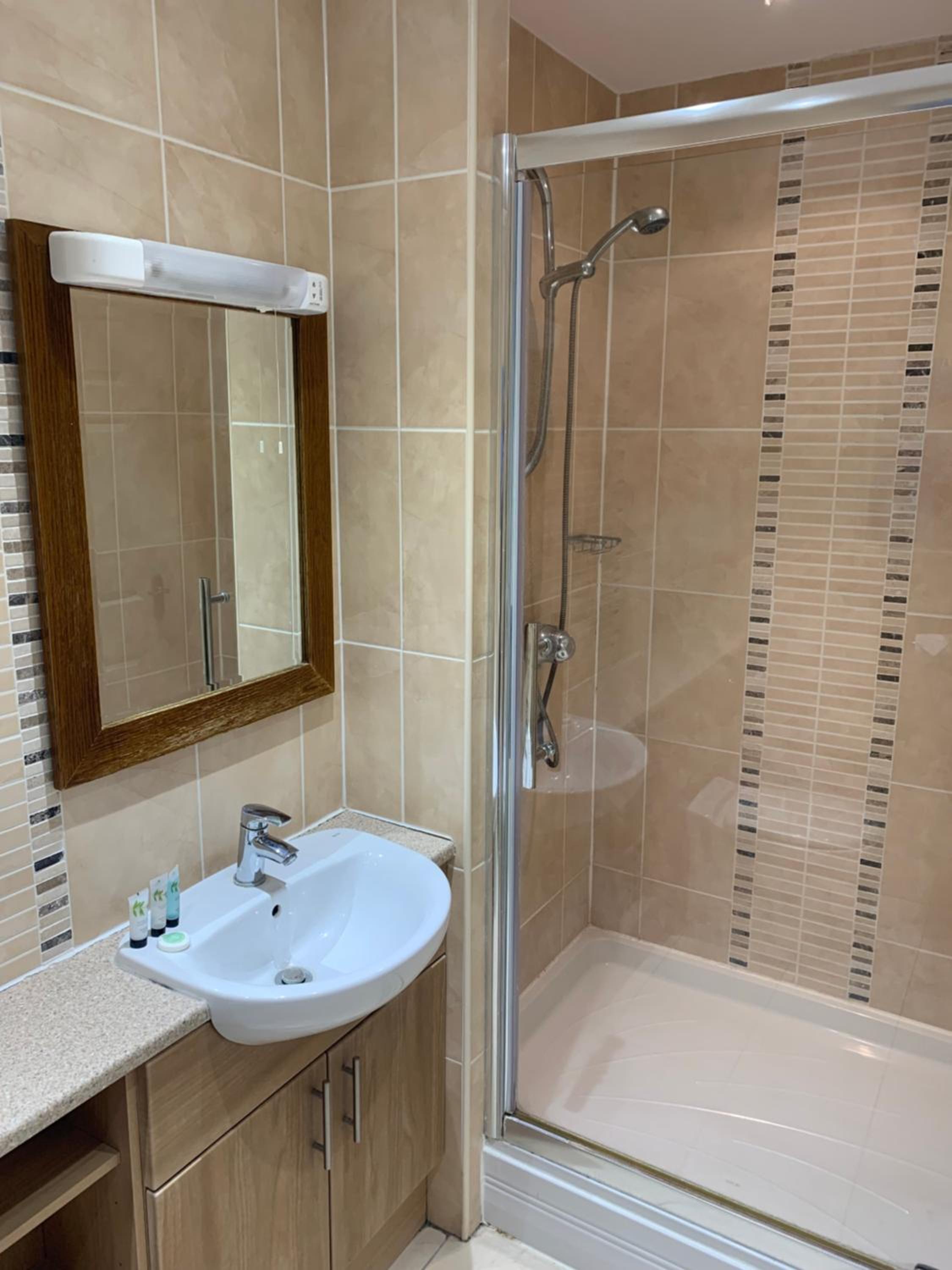 Deluxe Double Room With Shower photo 3