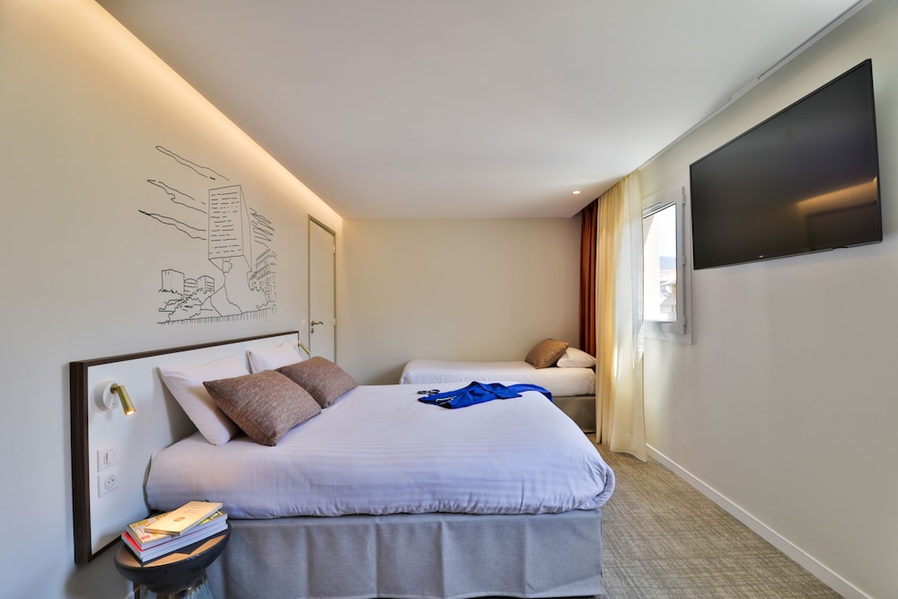 Superior Quadruple Room - Photo 5