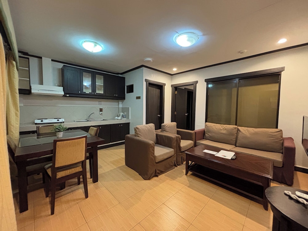 Business Suite photo 3