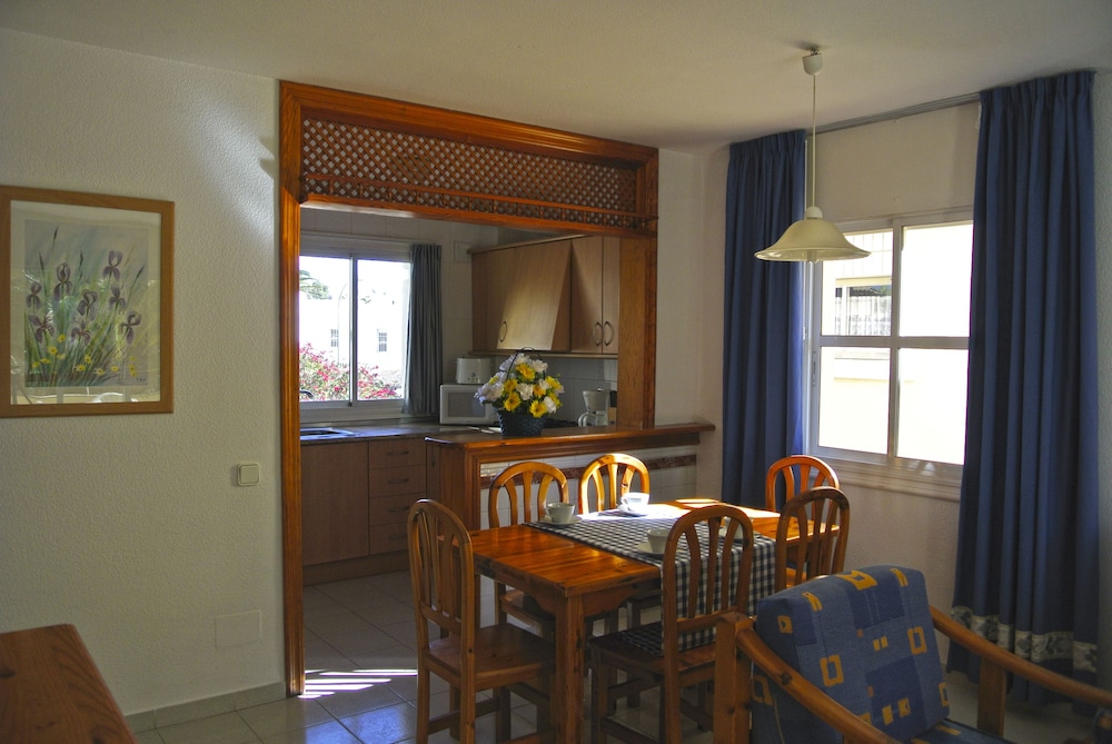 Family Apartment, 2 Bedrooms, Terrace photo 3