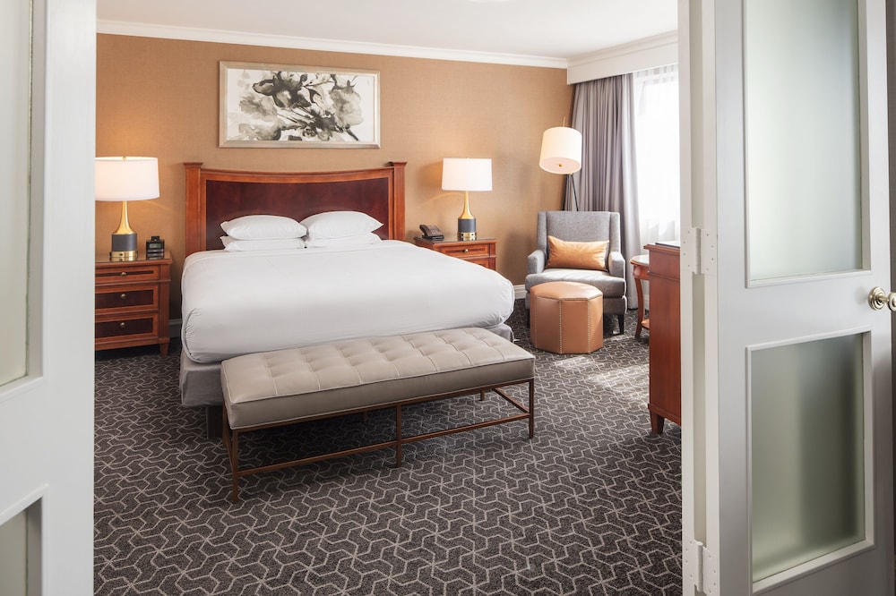 Junior Suite, 1 King Bed, Kitchen - Photo 1