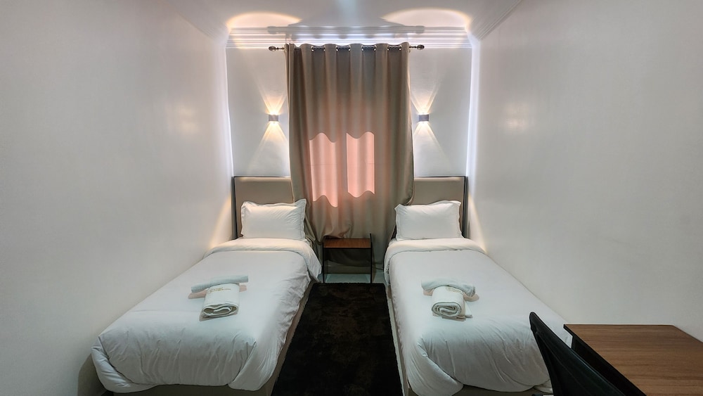 Basic Double or Twin Room, Non Smoking, City View photo 2