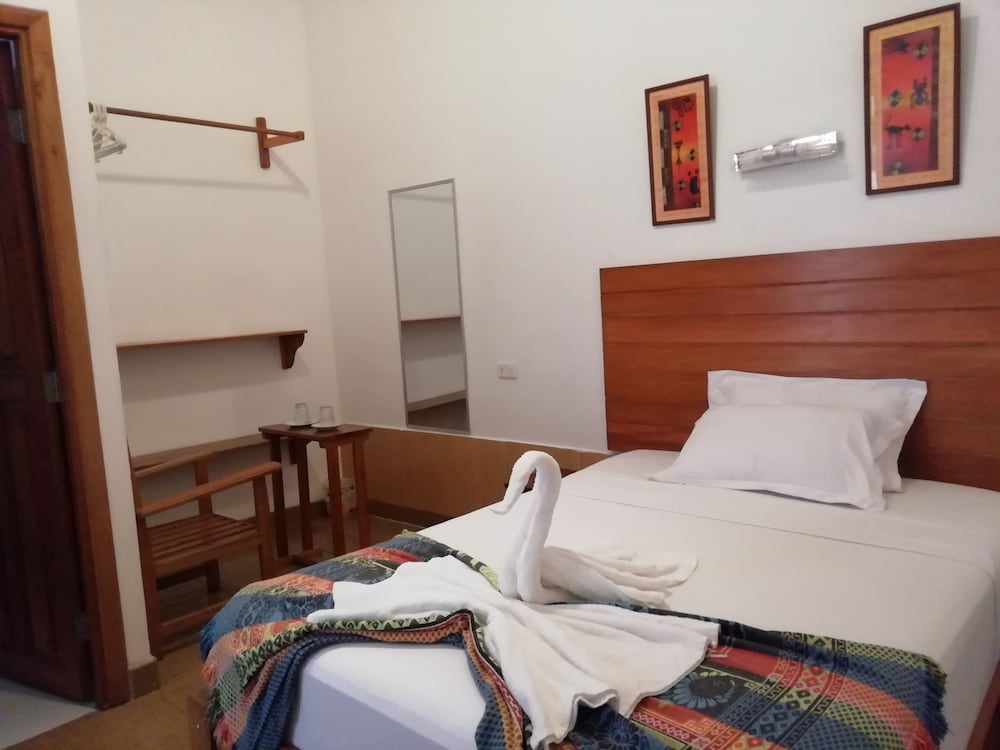 Basic Twin Room, 1 Bedroom, Non Smoking photo 3