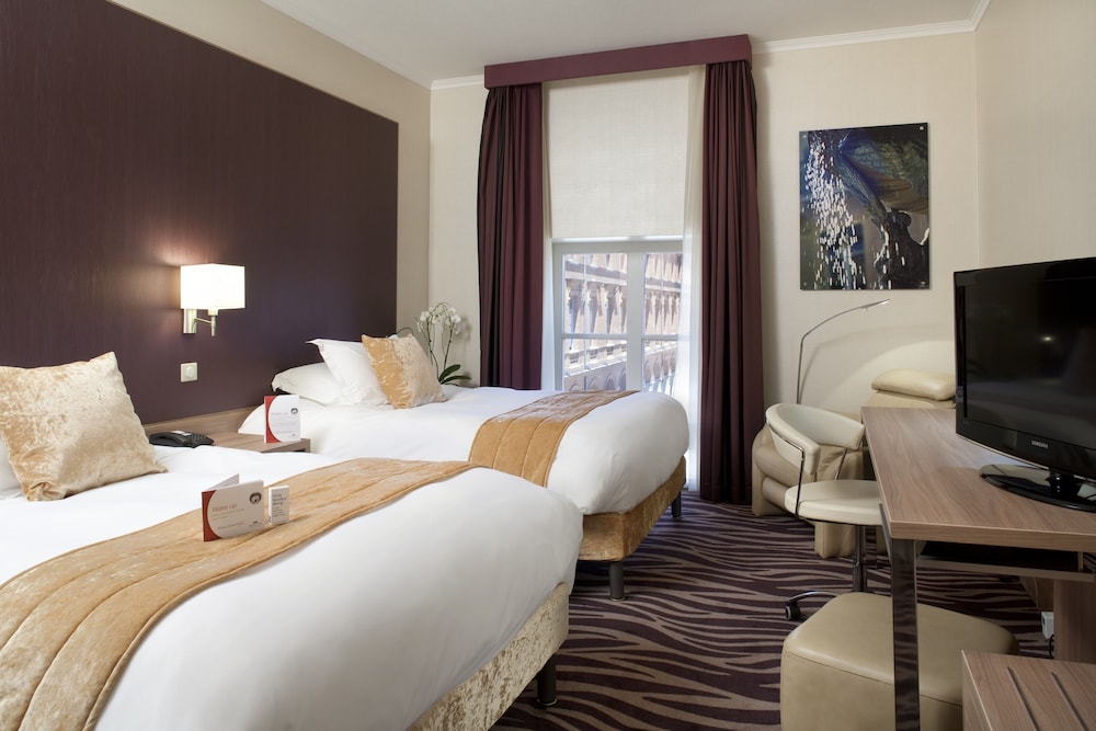 Premium Twin Room - Photo 2
