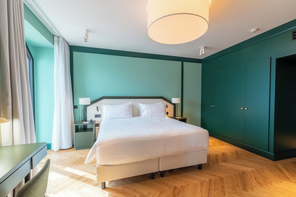 Junior Suite, Balcony, Lake View