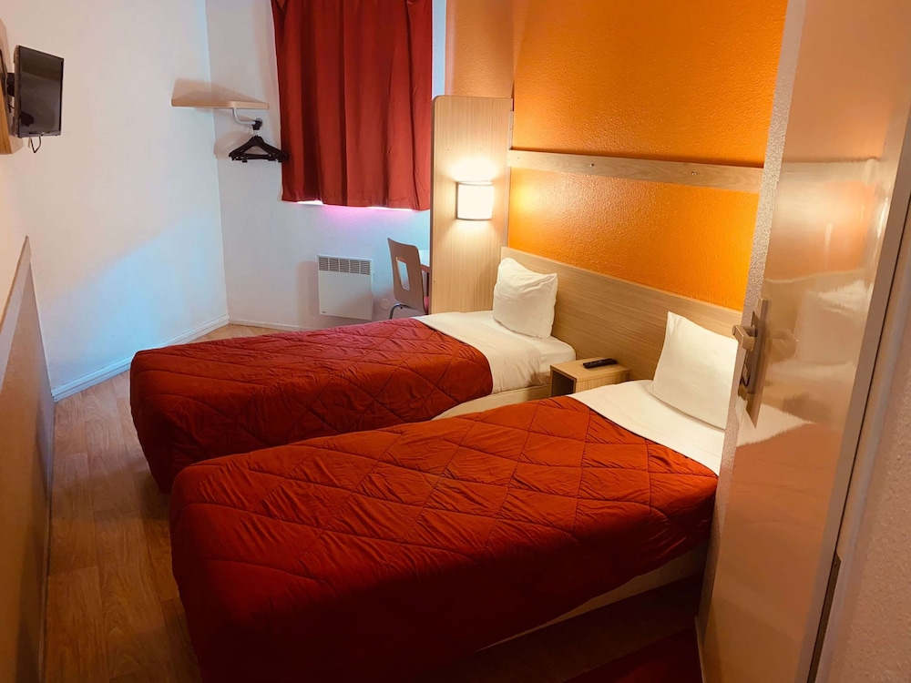 Standard Room, 2 Twin Beds - Photo 6