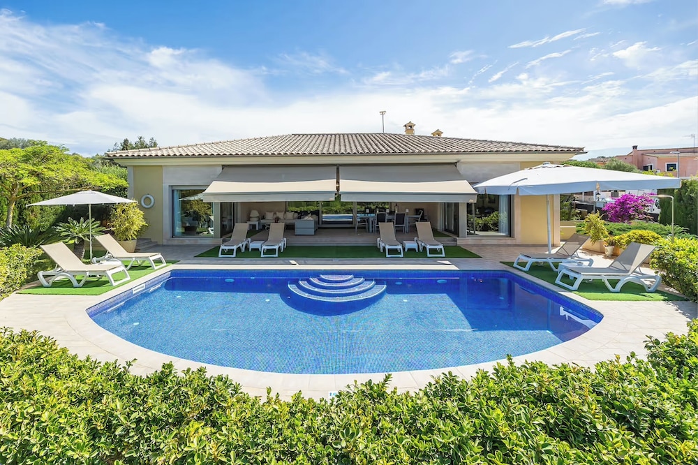 Villa, 4 Habitaciones, Piscina Privada, Vista al Jardín
