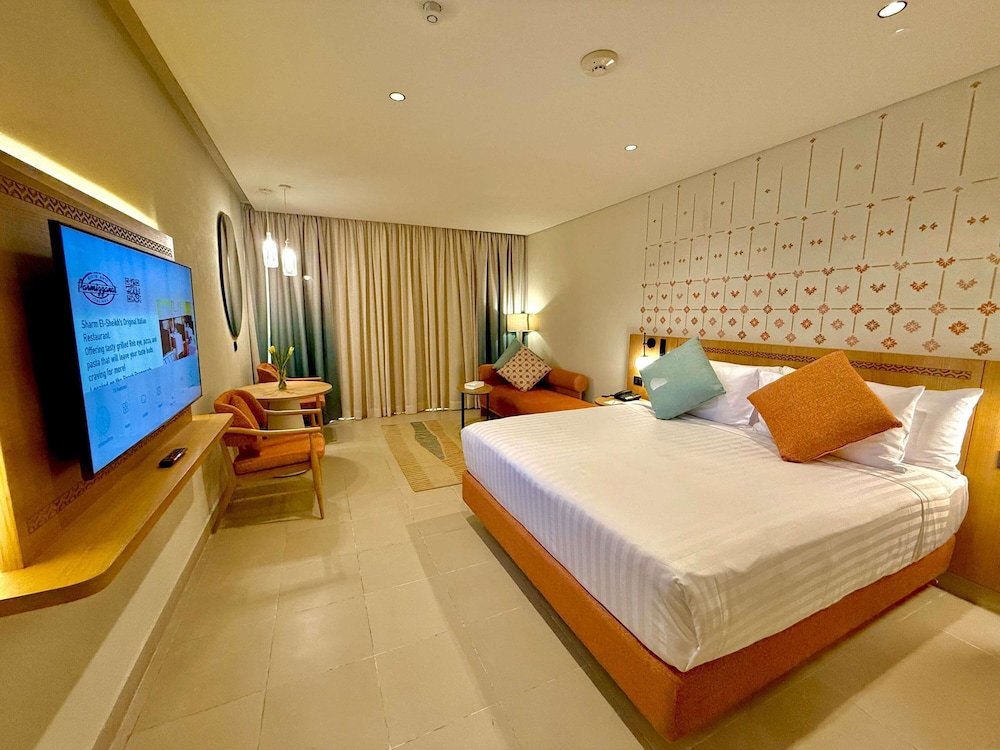 Superior Room, 1 King Bed, Sea View (Beach side) - Photo 1
