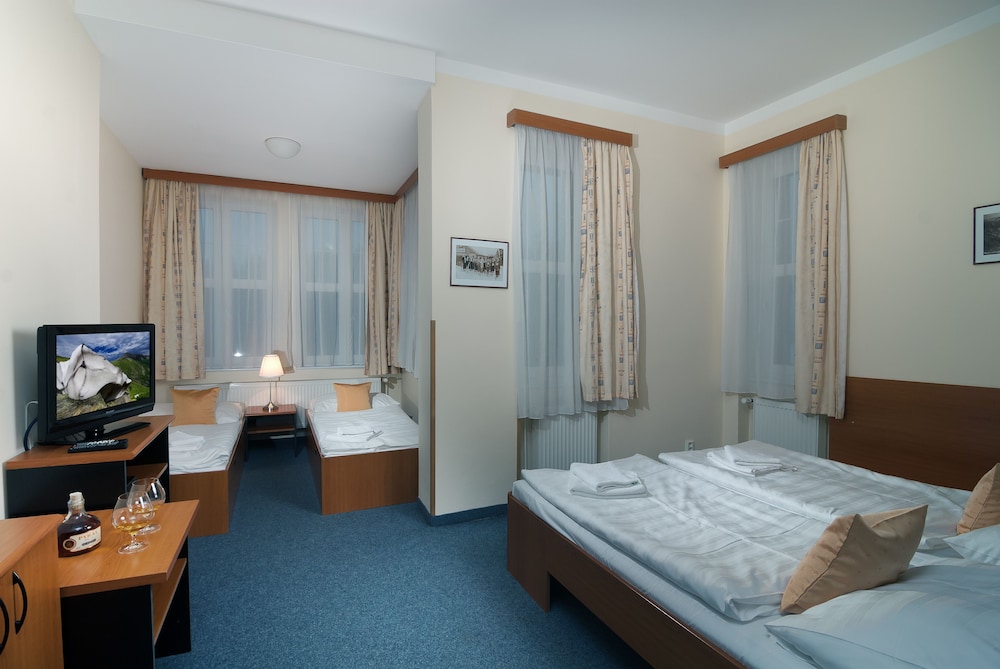 Economy Quadruple Room, 1 Bedroom photo 2