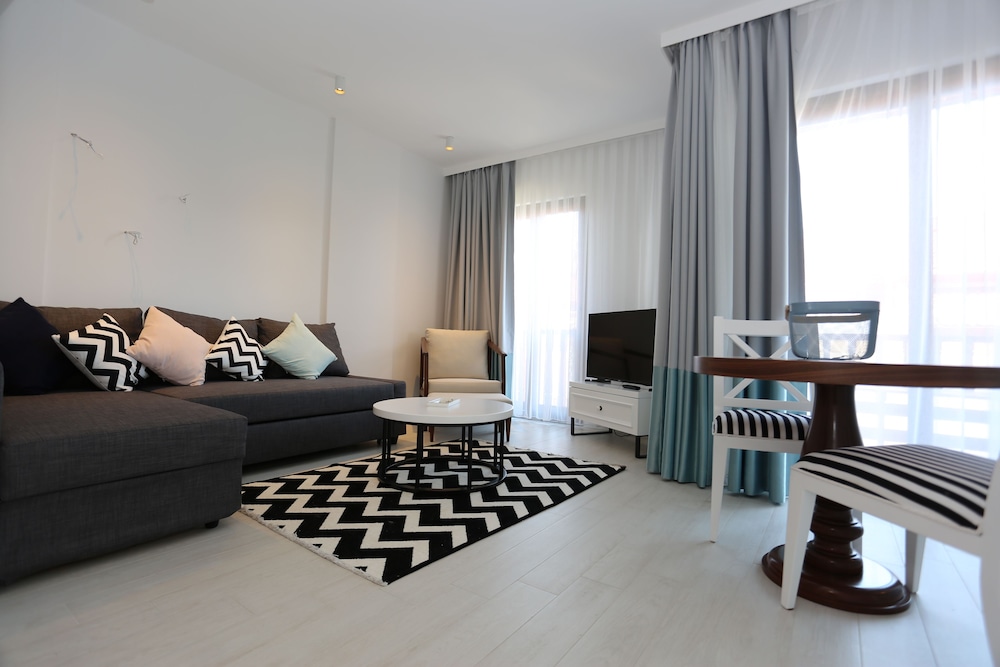 Duplex, 2 Bedrooms (403)