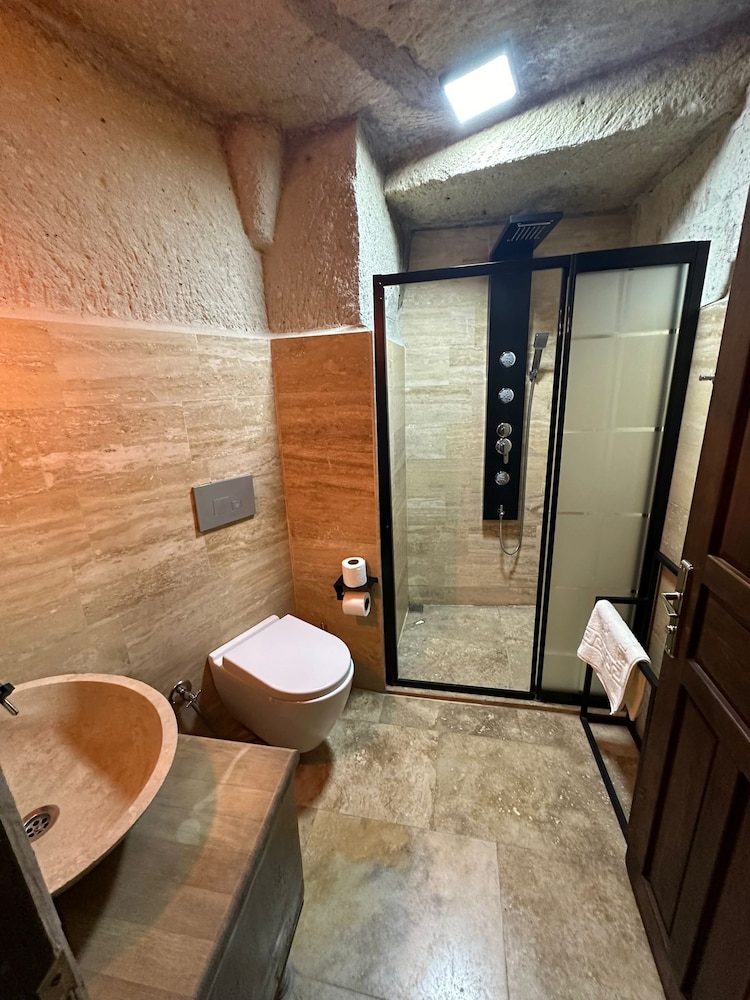 Family Cave Suites photo 2